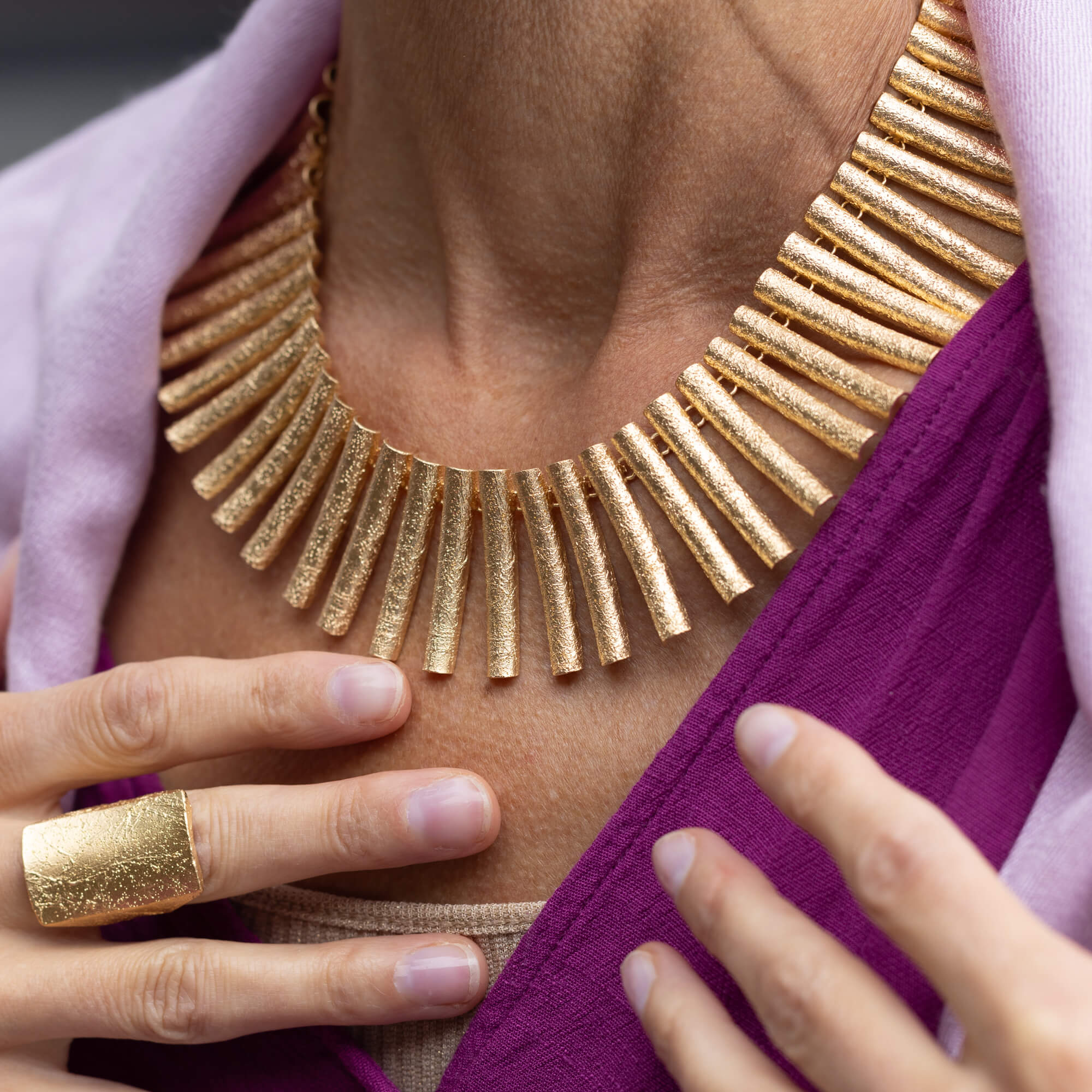 Wide and gold-plated chain with beautiful bars