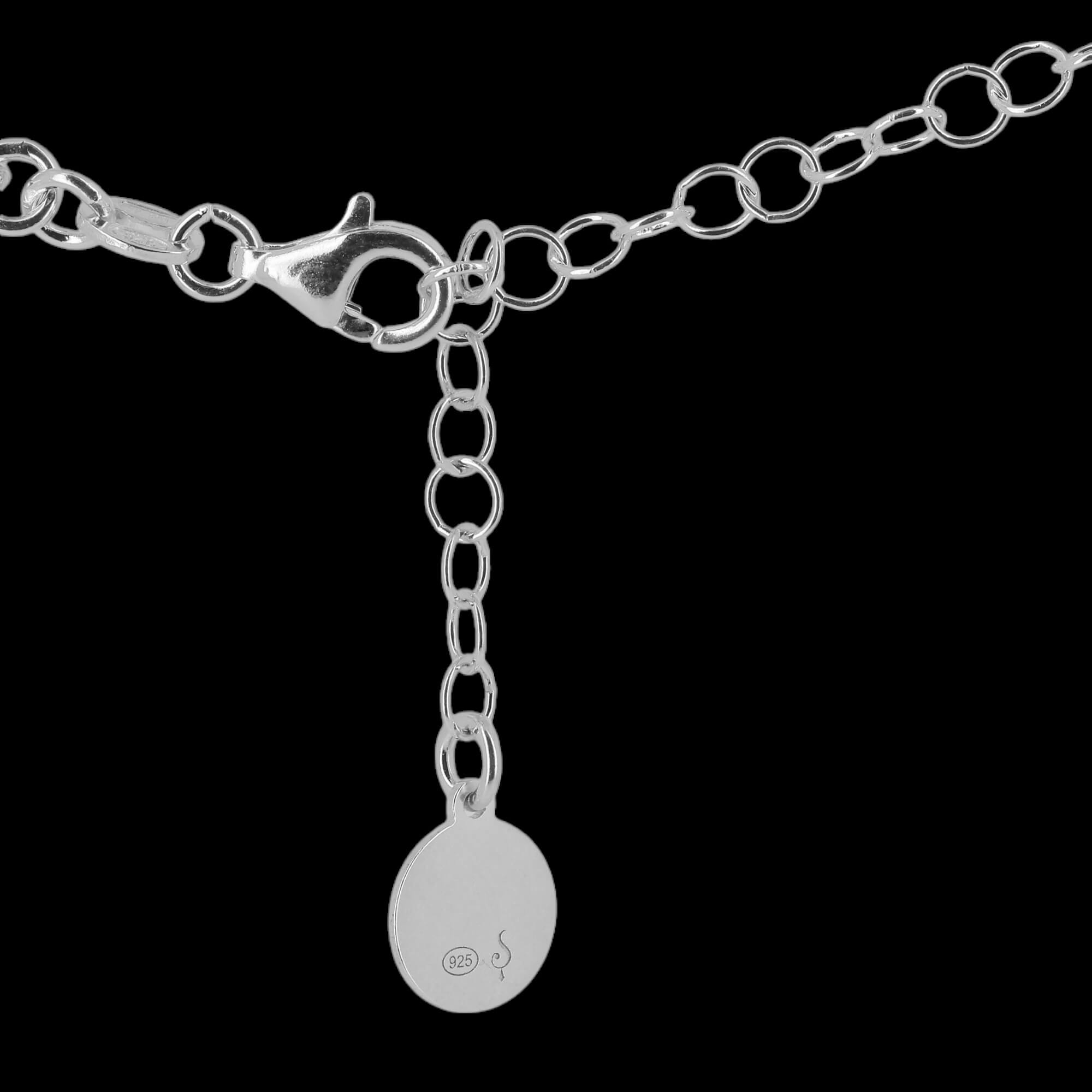 Short silver and oval link chain