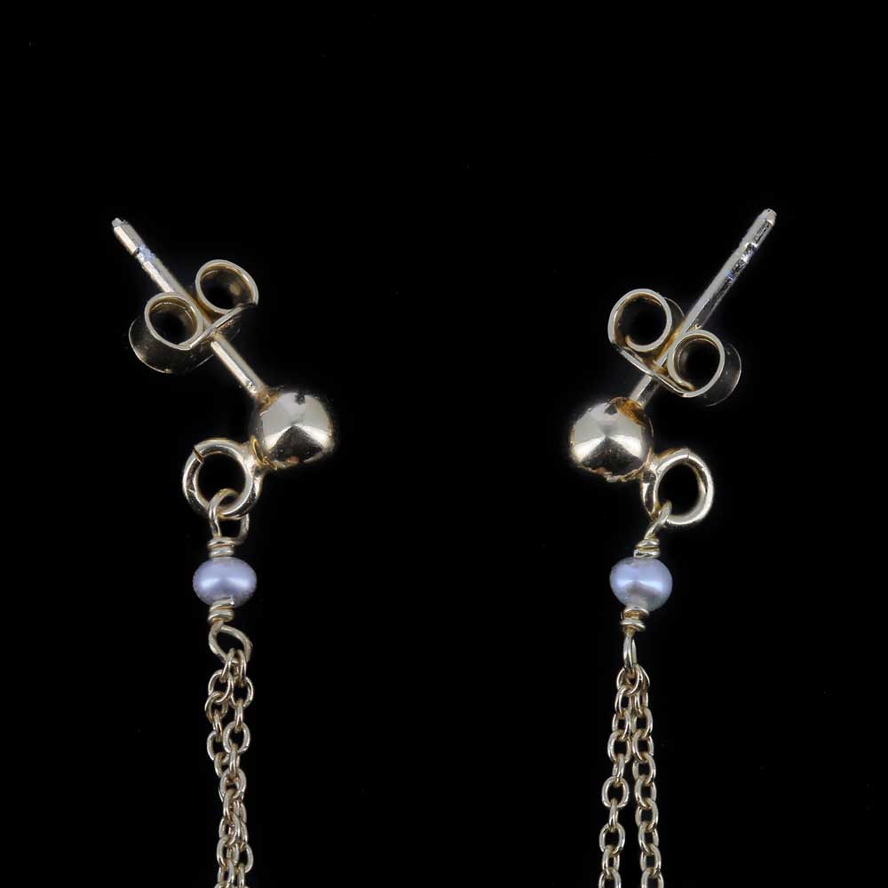 Long gilt earrings with pearls
