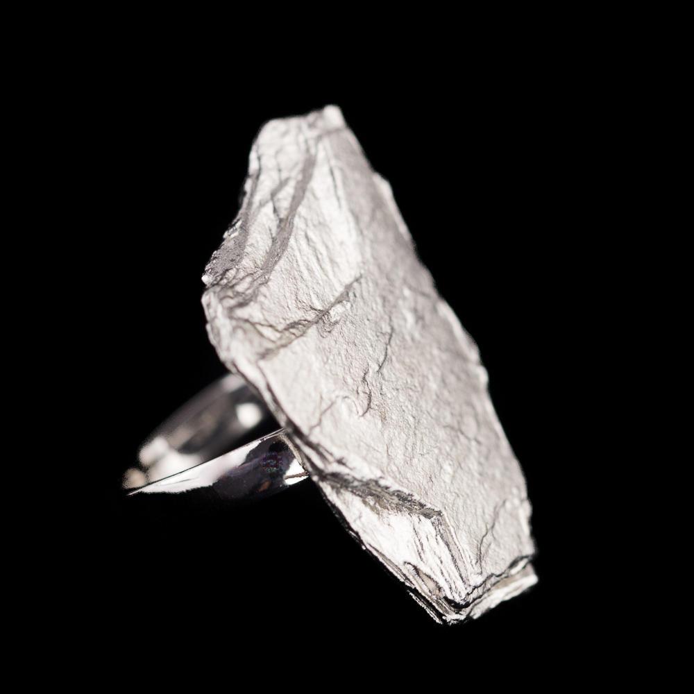 Stone-shaped ring in sterling silver
