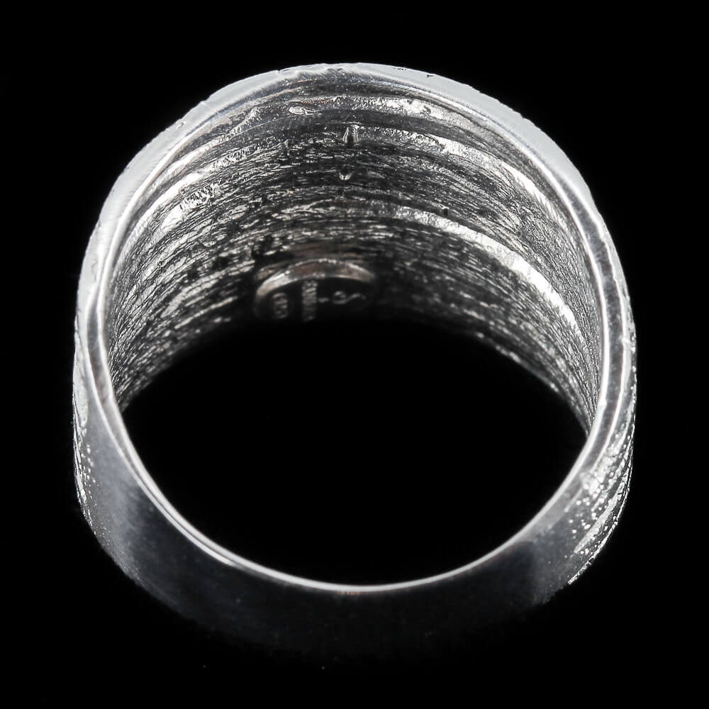 L072012G - Schitterende en gestreepte witgouden ring van 18kt