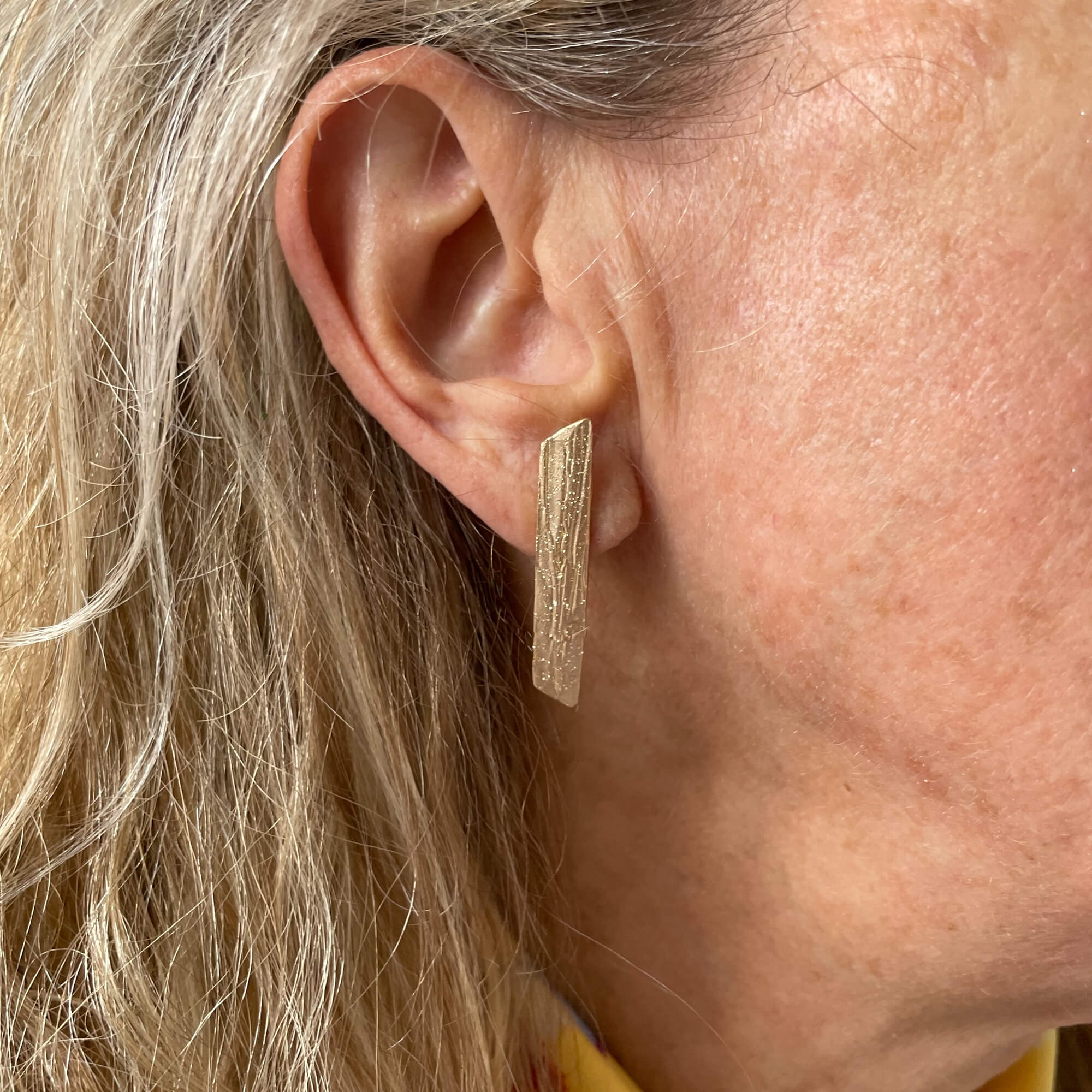 Beautiful golden rod earrings of 18kt