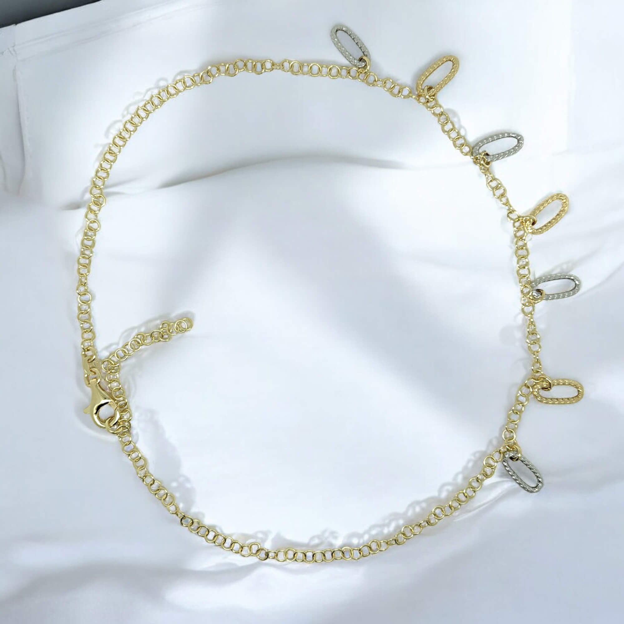 Decorated gold-plated necklace with two-tone pendants