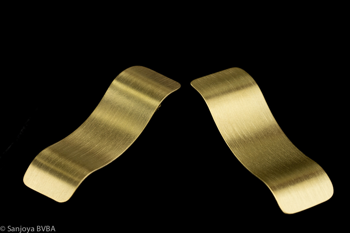 Mat gold plated earrings