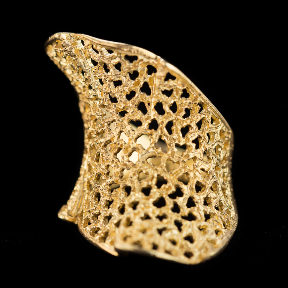 PRE0617001_G - Verfijnde gouden ring, gediamanteerd met gaatjes 18Kt