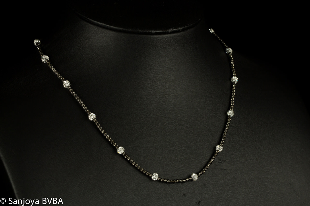 SC0413079 - Zilvergrijs collier met fonkelende steentjes, Italiaans