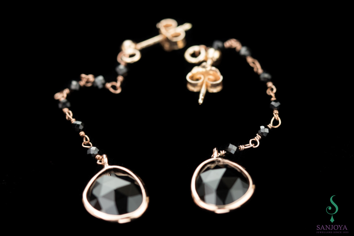 OX0717001 - Lange zilveren oorbellen van rosé en zwart kristal