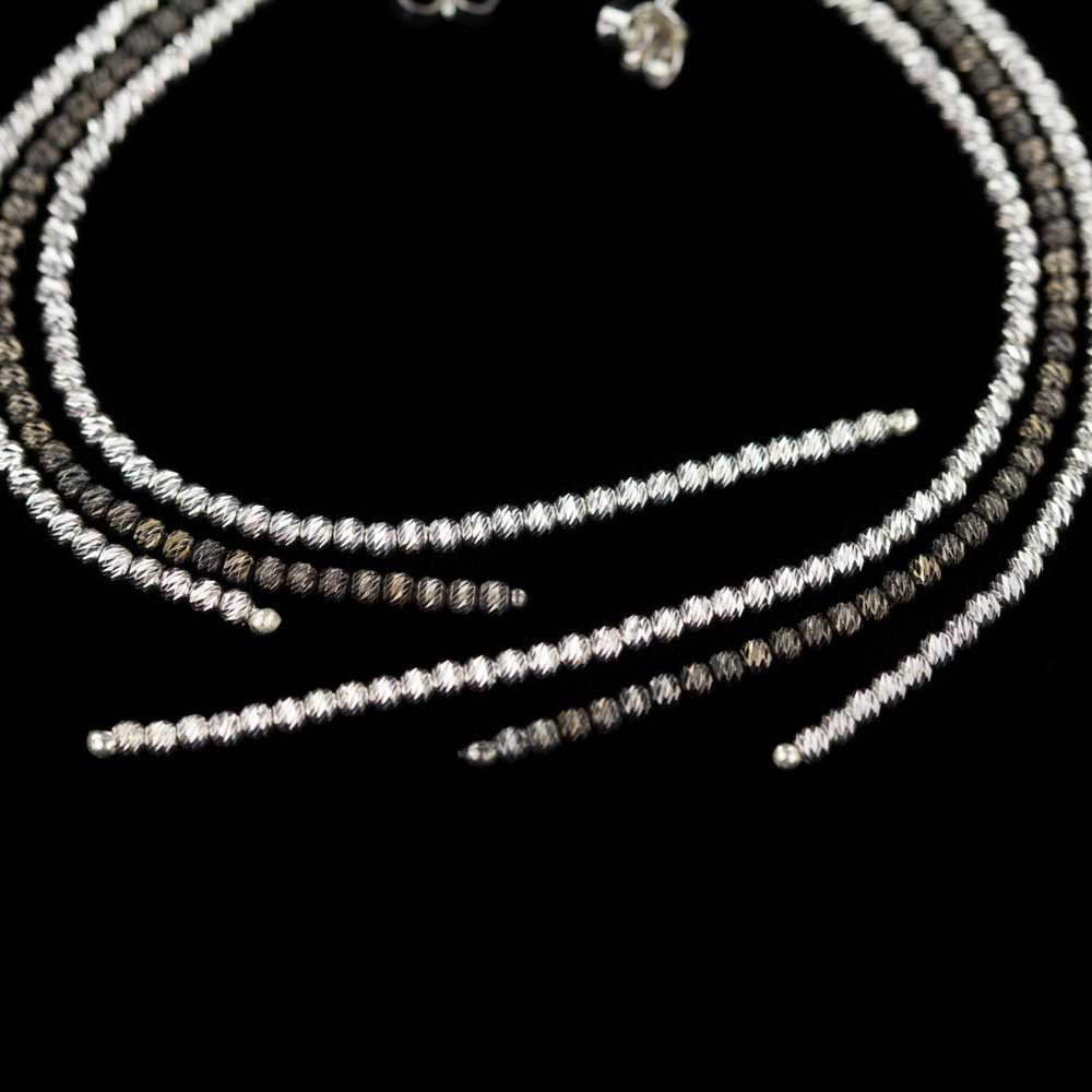 BIZ0316003 - Lange oorbellen, zwart en zilver, Sanjoya