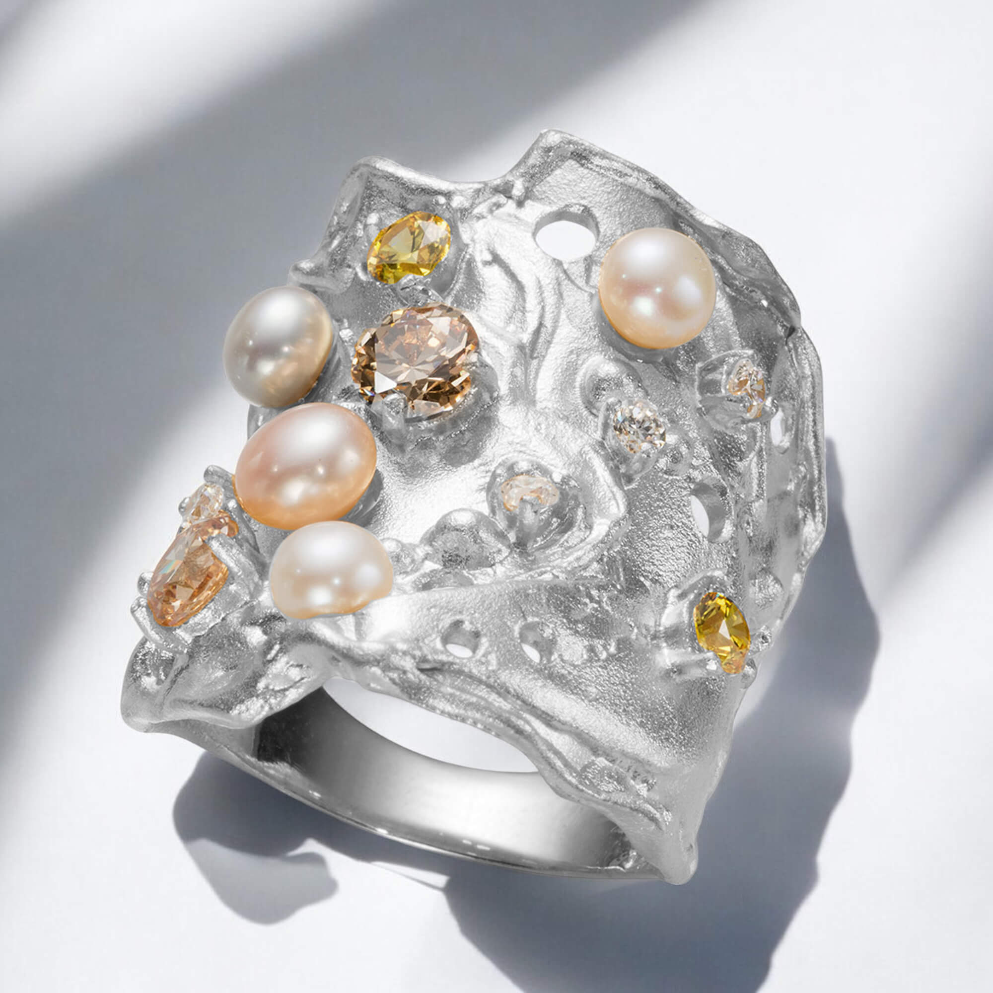Bague large et mate en argent avec perles et pierres de couleurs