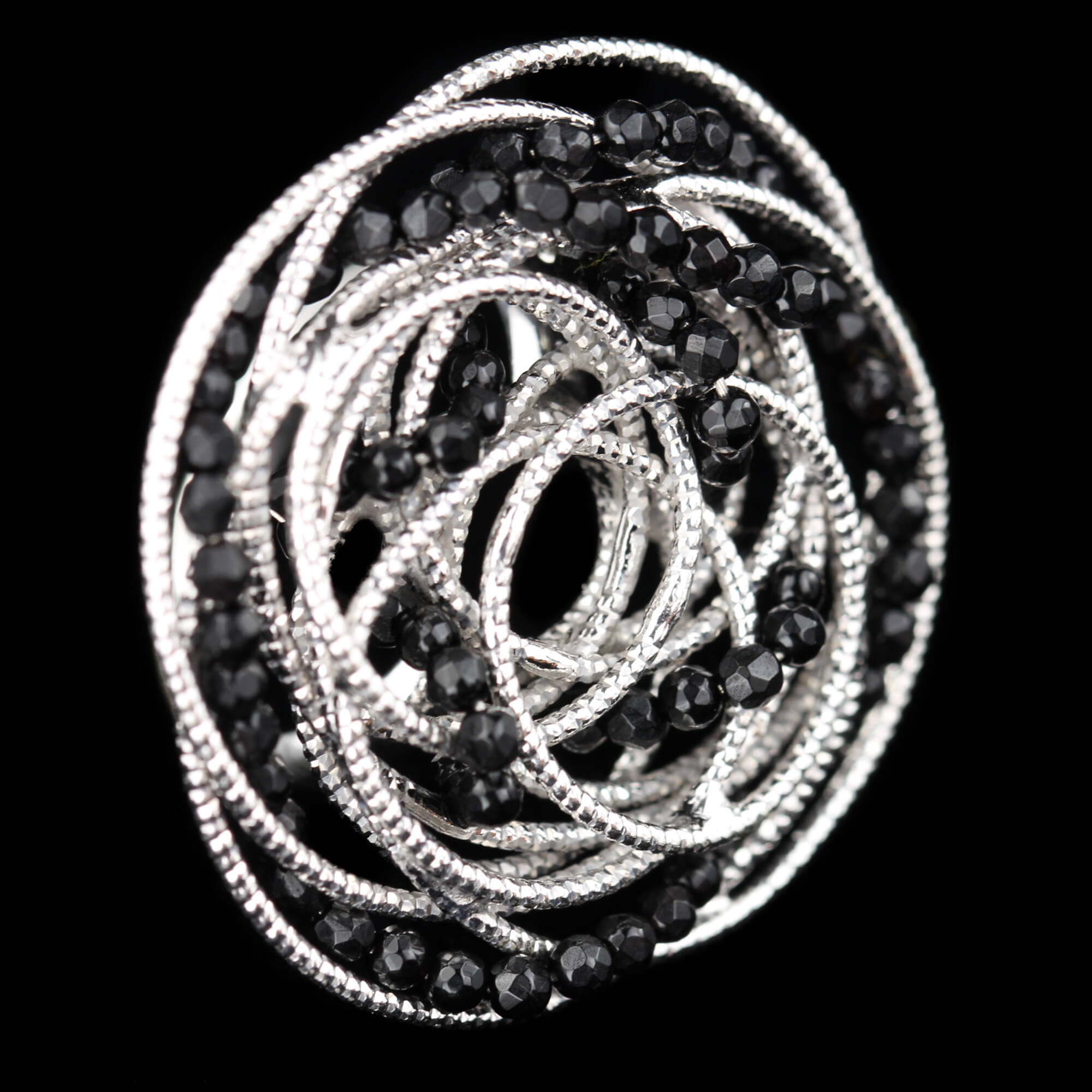Ox0914006 - Zilveren bloemvormige ring met onyx