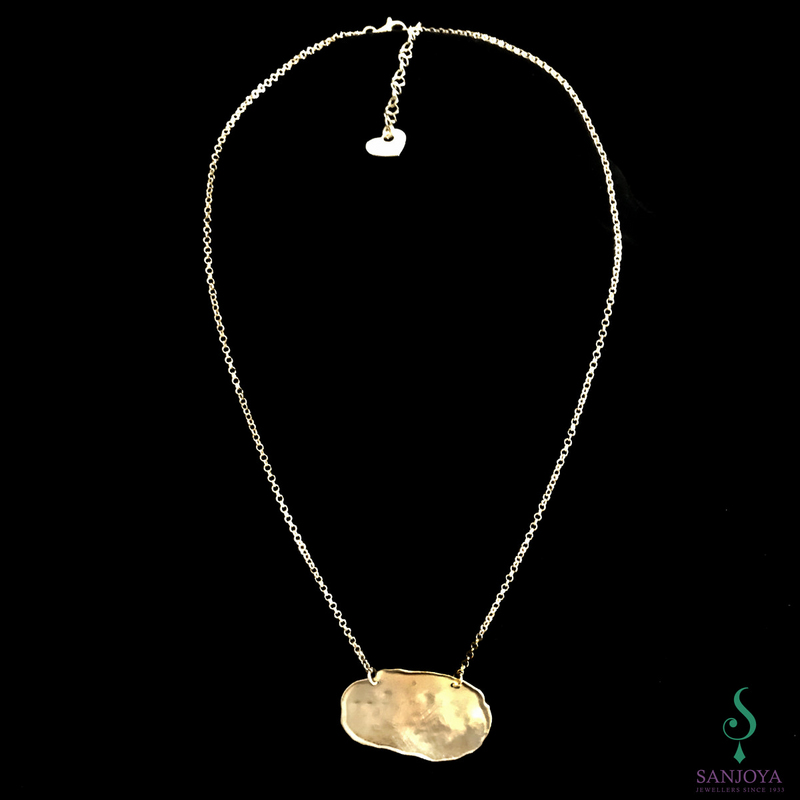 Plated necklace with oval hammered pendant