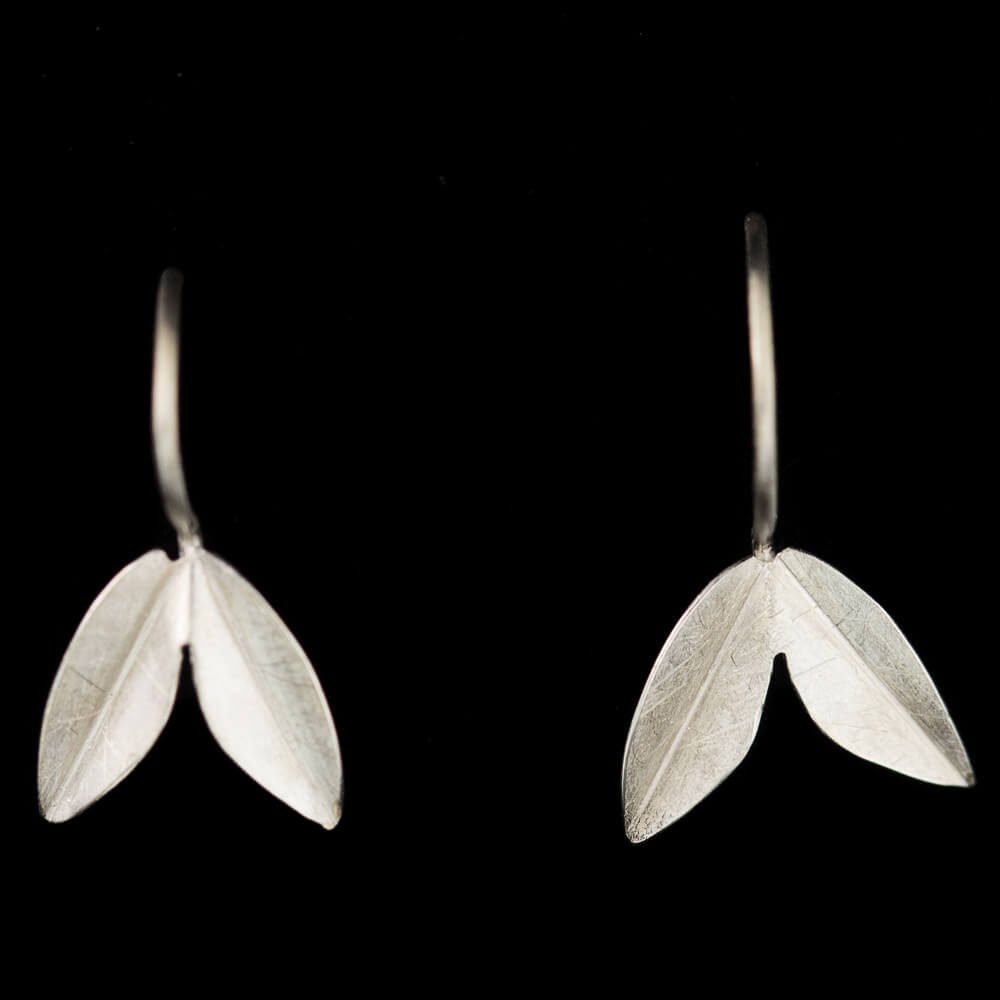 Small leaf-shaped earrings of silver