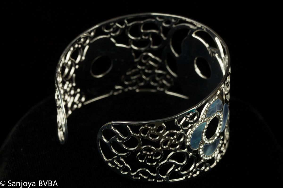 SC0114021 - Zilveren slavenarmband van blauwe parelmoer en zirkonia
