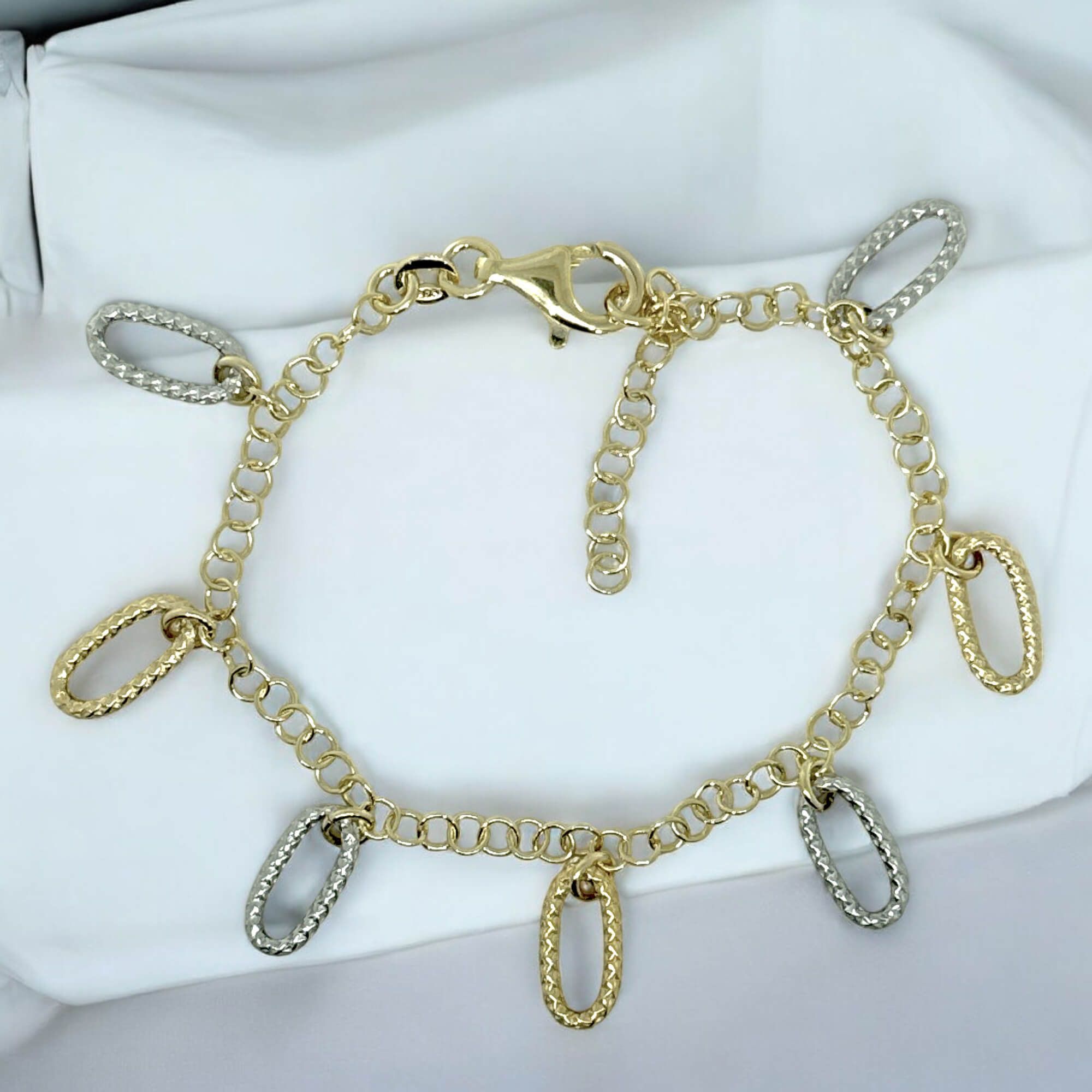 Decorated gold-plated bracelet with two-tone pendants