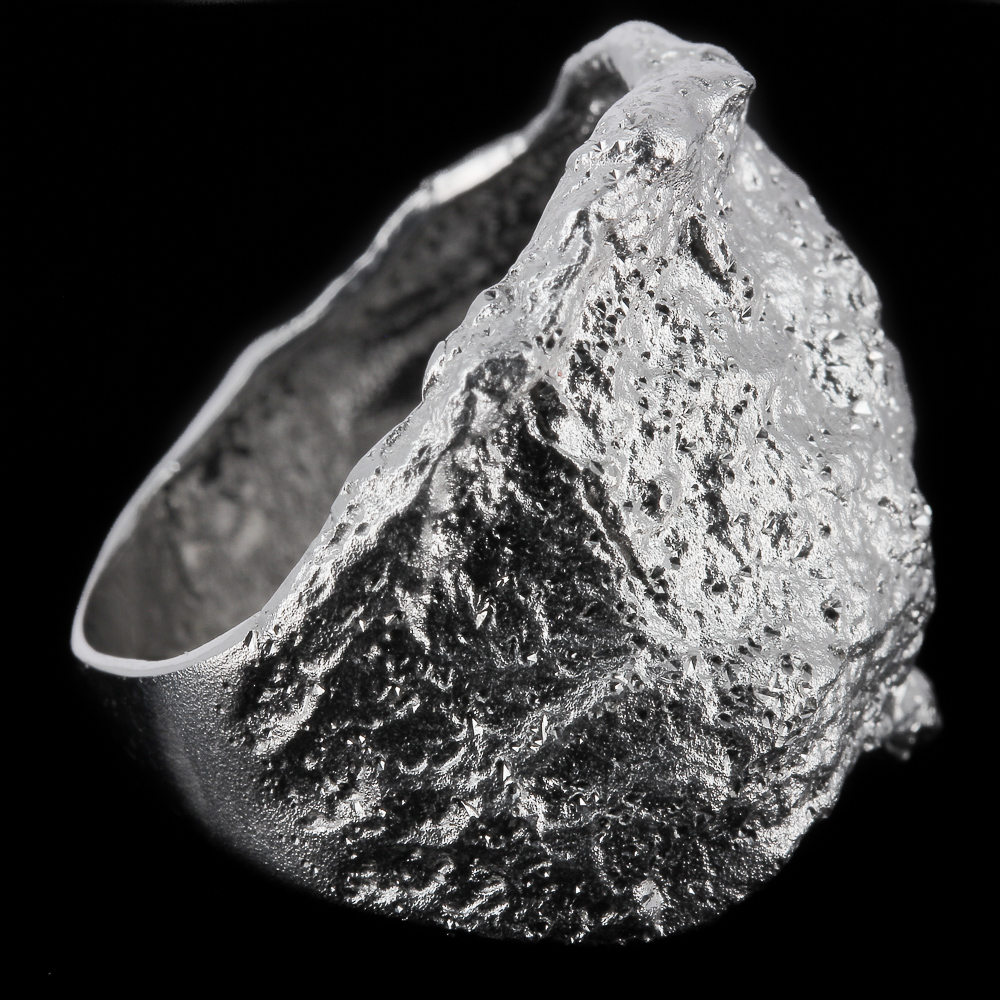 Brilliant stone shaped silver ring