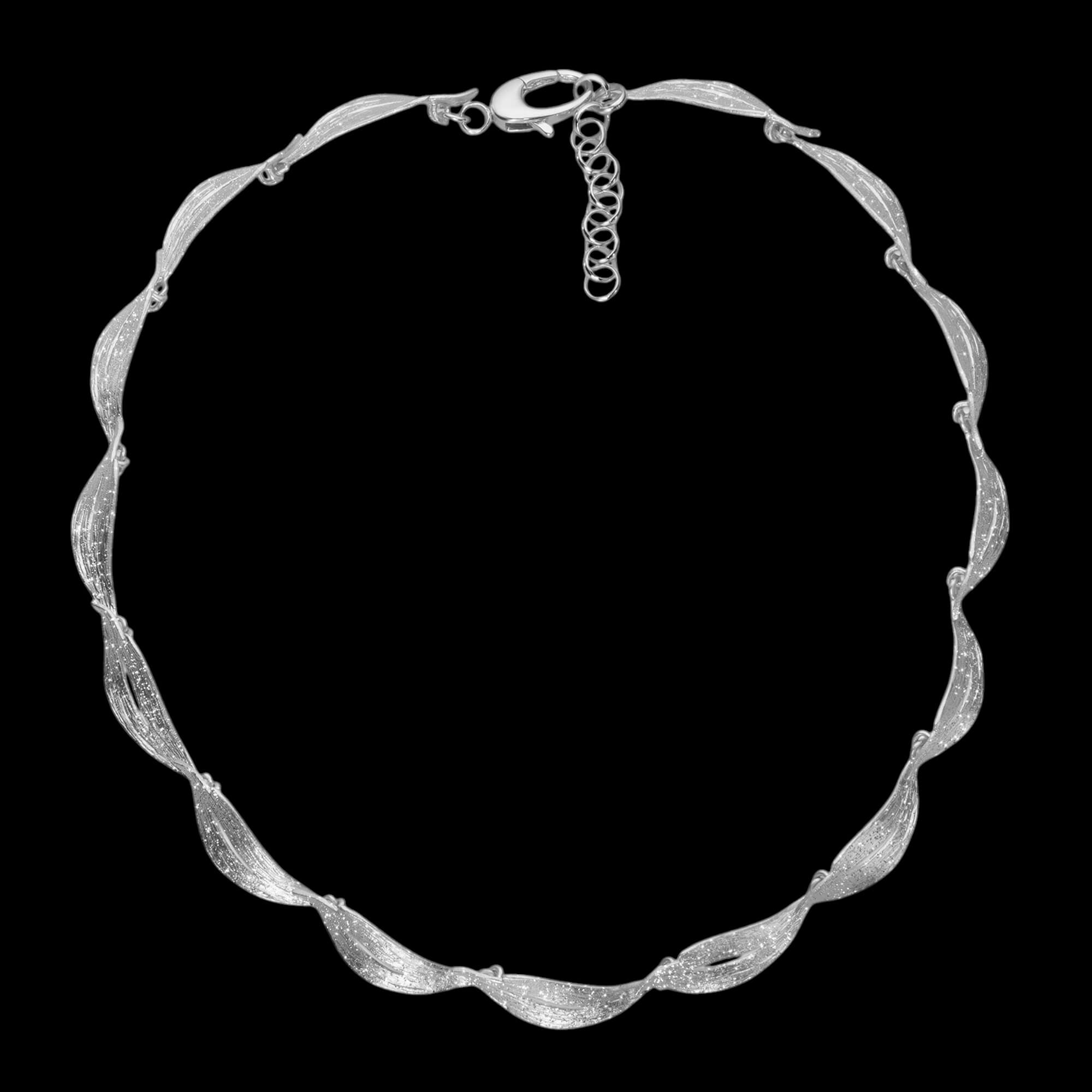 Collier en argent, entièrement en forme de feuille  Collier en argent, entièrement en forme de feuille