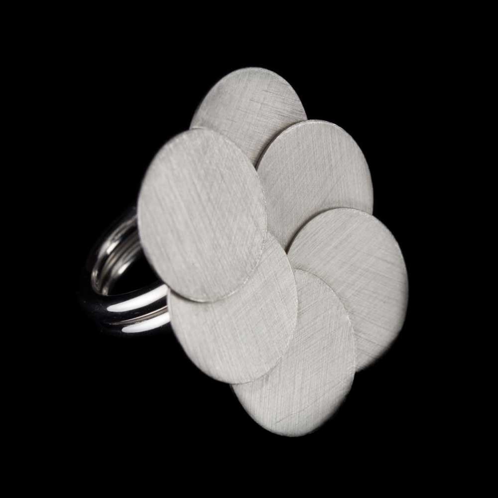 OGI0614012 - Zilveren ring met matte cirkels