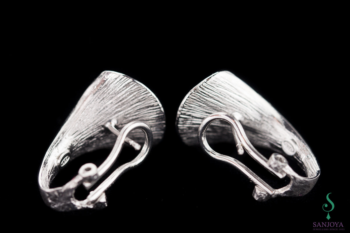PRE1118028 - Zilveren en gepolijste oorbellen in V-vorm