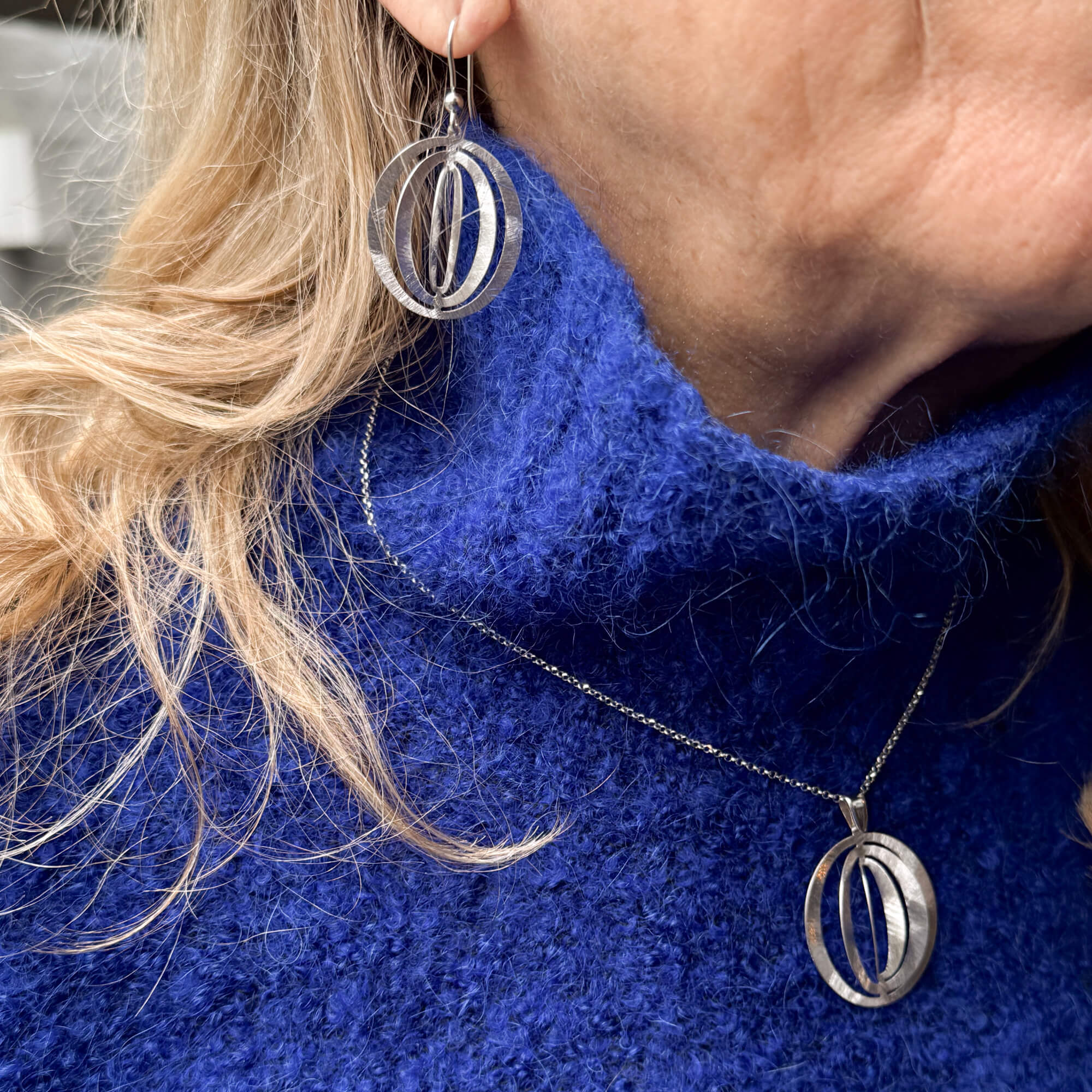 Boucles d’oreilles ajourées en argent avec crochet