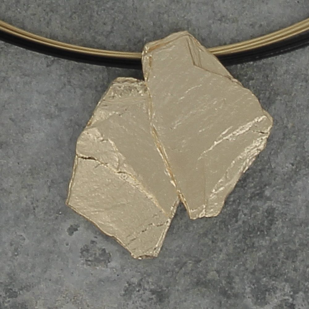 Stone shaped pendant gilded silver 'no chain'