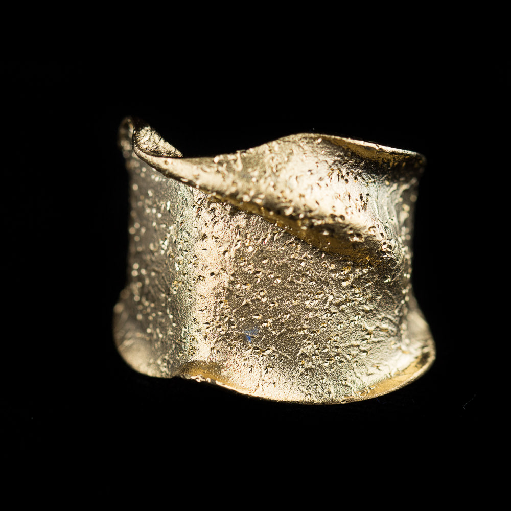 PRE0217013.56 - Vergulde ring, smal en gediamanteerd