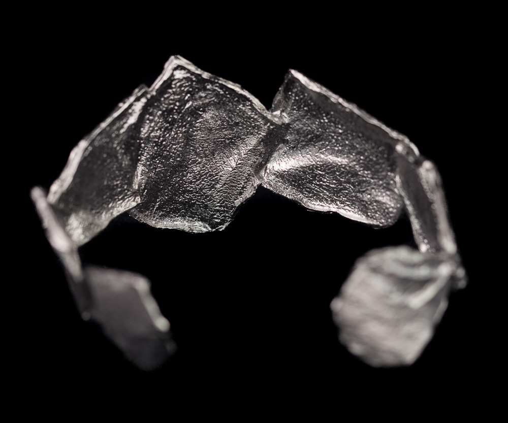 PRE1118015 - Steenvormige slavenarmband van donkergrijs zilver