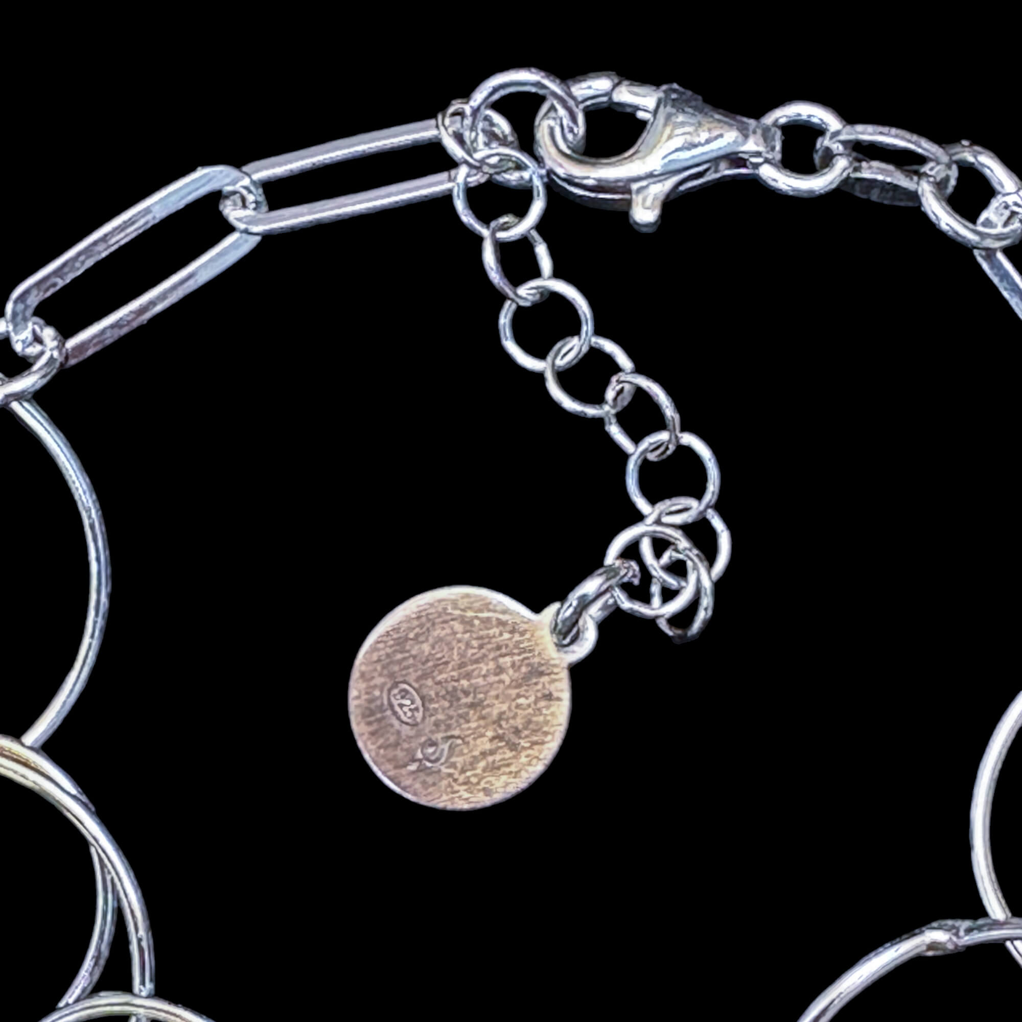 Open and closed round silver link bracelet