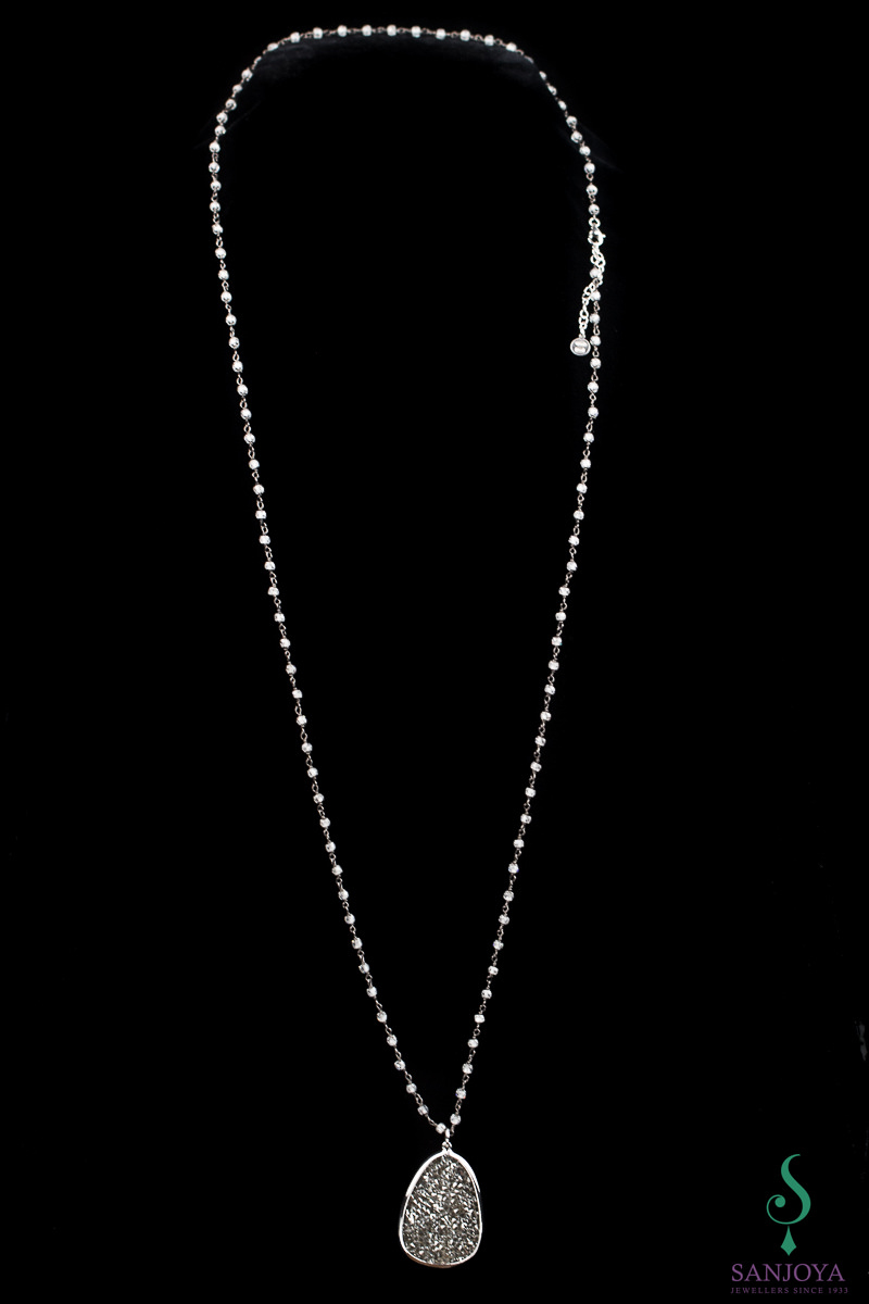 OX0218004 - Lange ketting met hanger van zwart hematiet en kristal