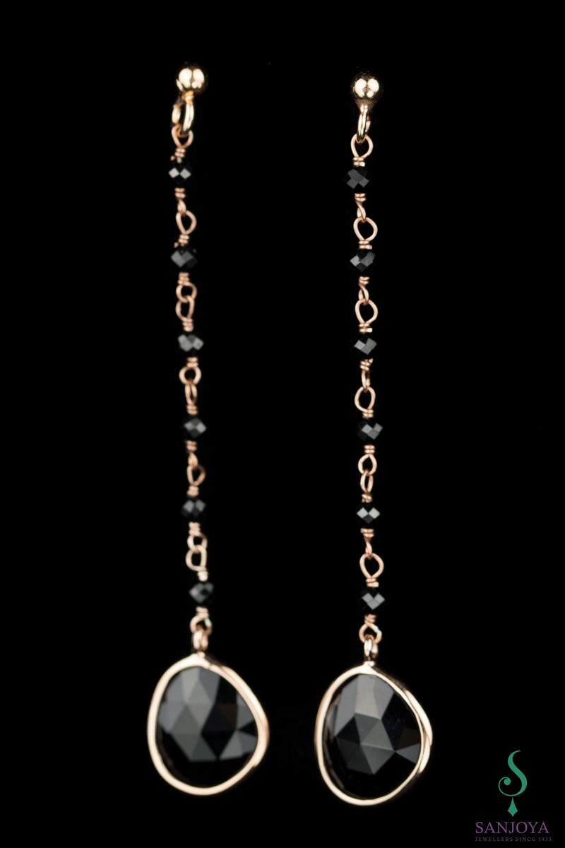 OX0717001 - Lange zilveren oorbellen van rosé en zwart kristal