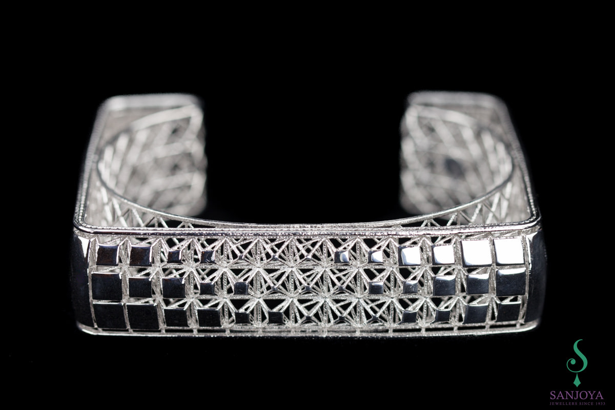 Refined and square bracelet