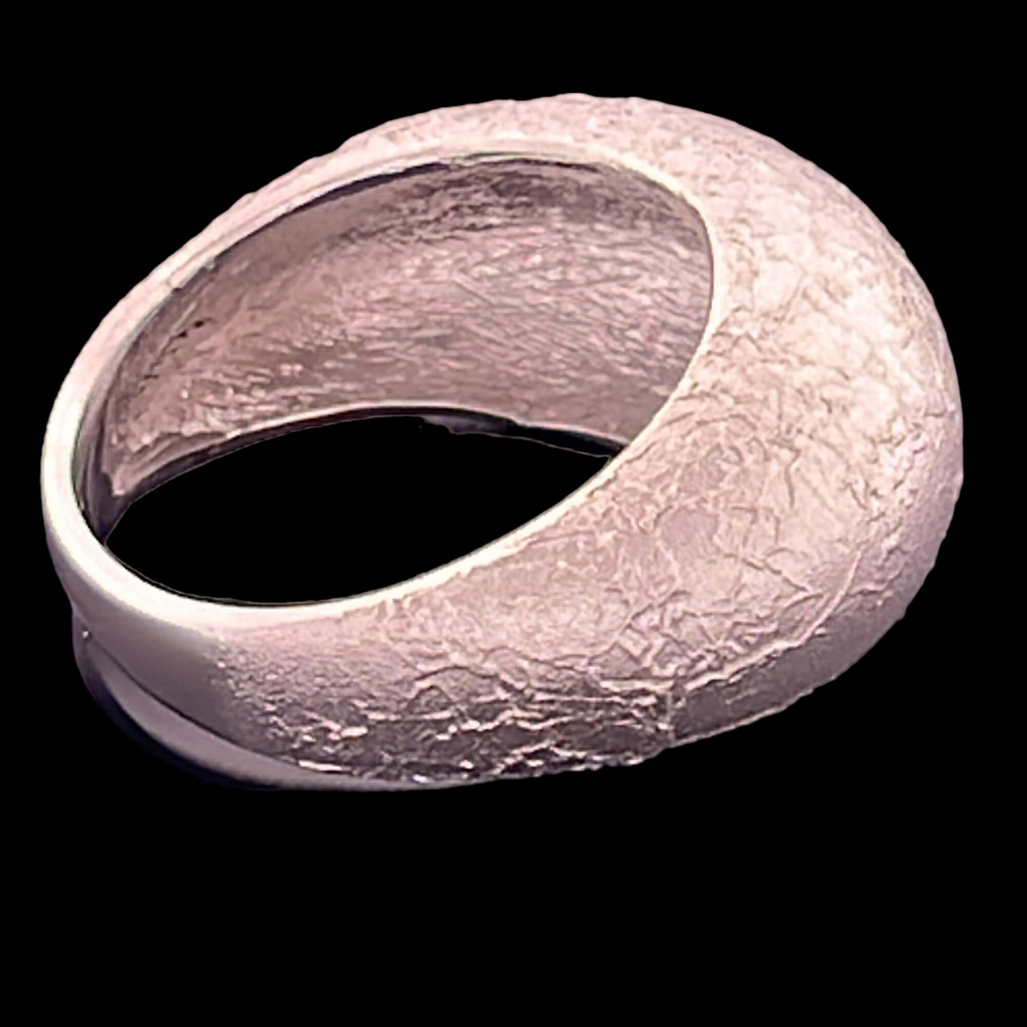 Bewerkte zilveren en matte ring