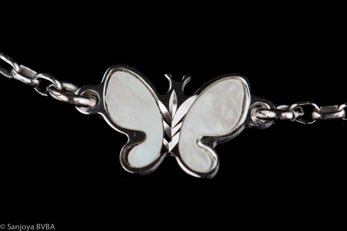 SC0914002 - Zilver armbandje met een vlindertje van parelmoer