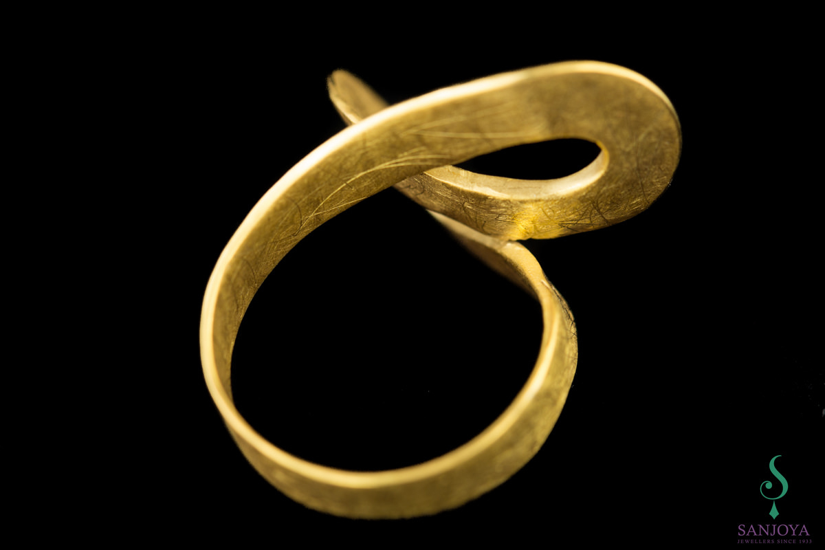 ORI1117005 - Vergulde openbewerkte ring met fraaie ronde welvingen