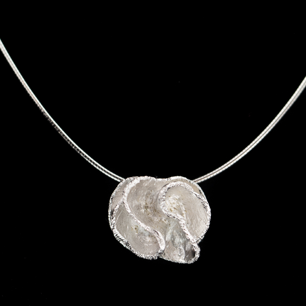 Silver necklace with diamond-tipped flower pendant Small