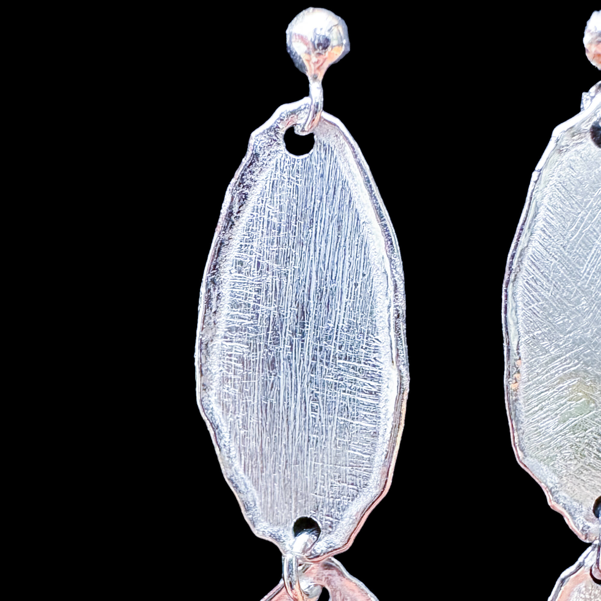 Short silver earrings with oval links