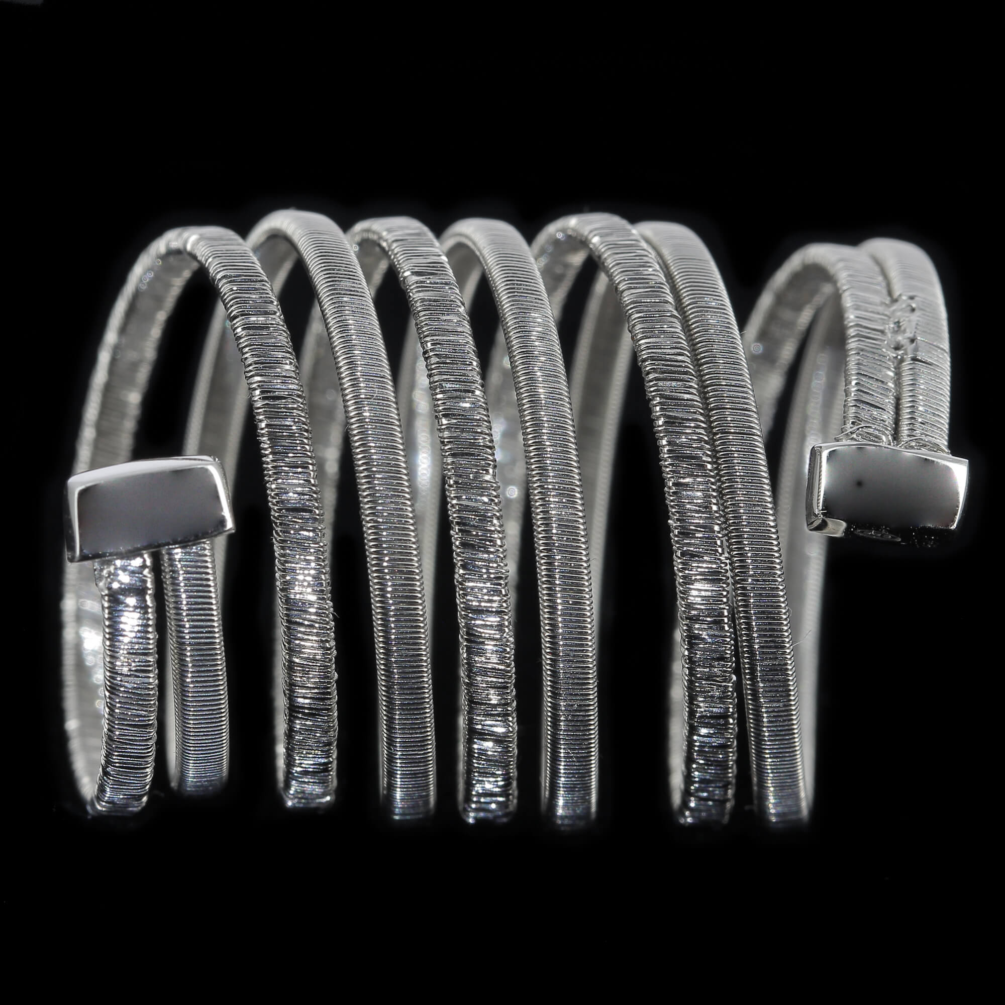 Zilveren en brede meerdradige ring