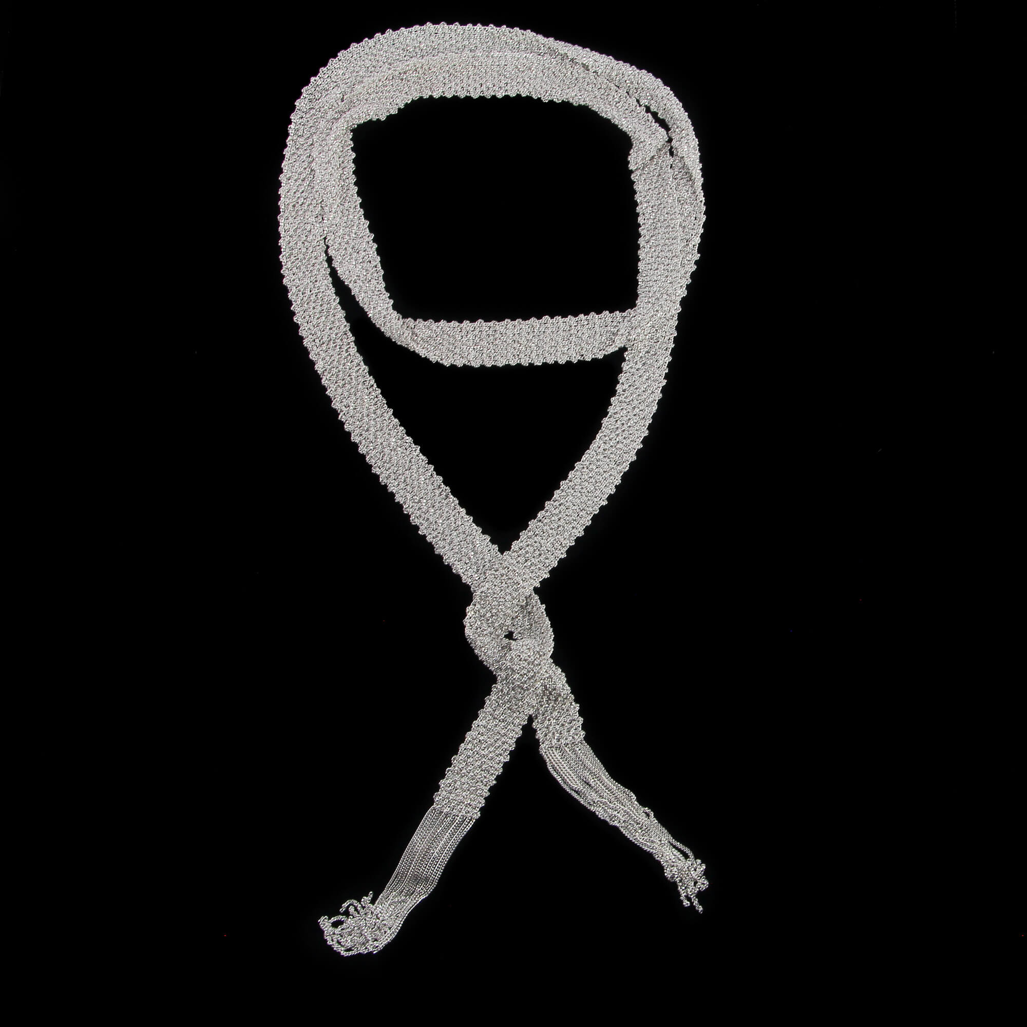 Silver scarf of intertwined chains