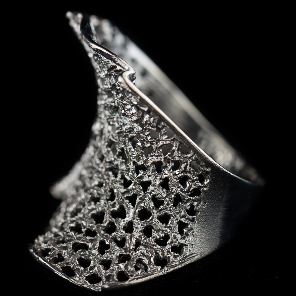Refined silver gray ring with glare