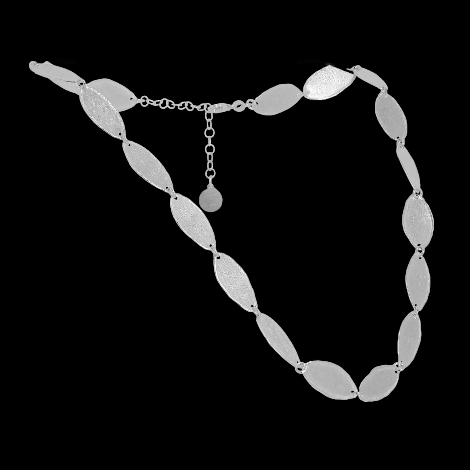 Short silver and oval link chain