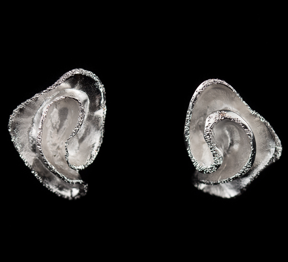 Curl shaped and brilliant silver earrings