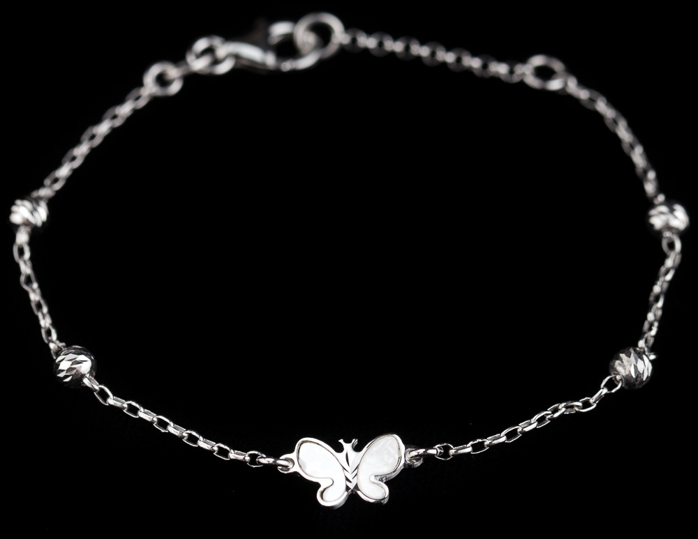 SC0914002 - Zilver armbandje met een vlindertje van parelmoer