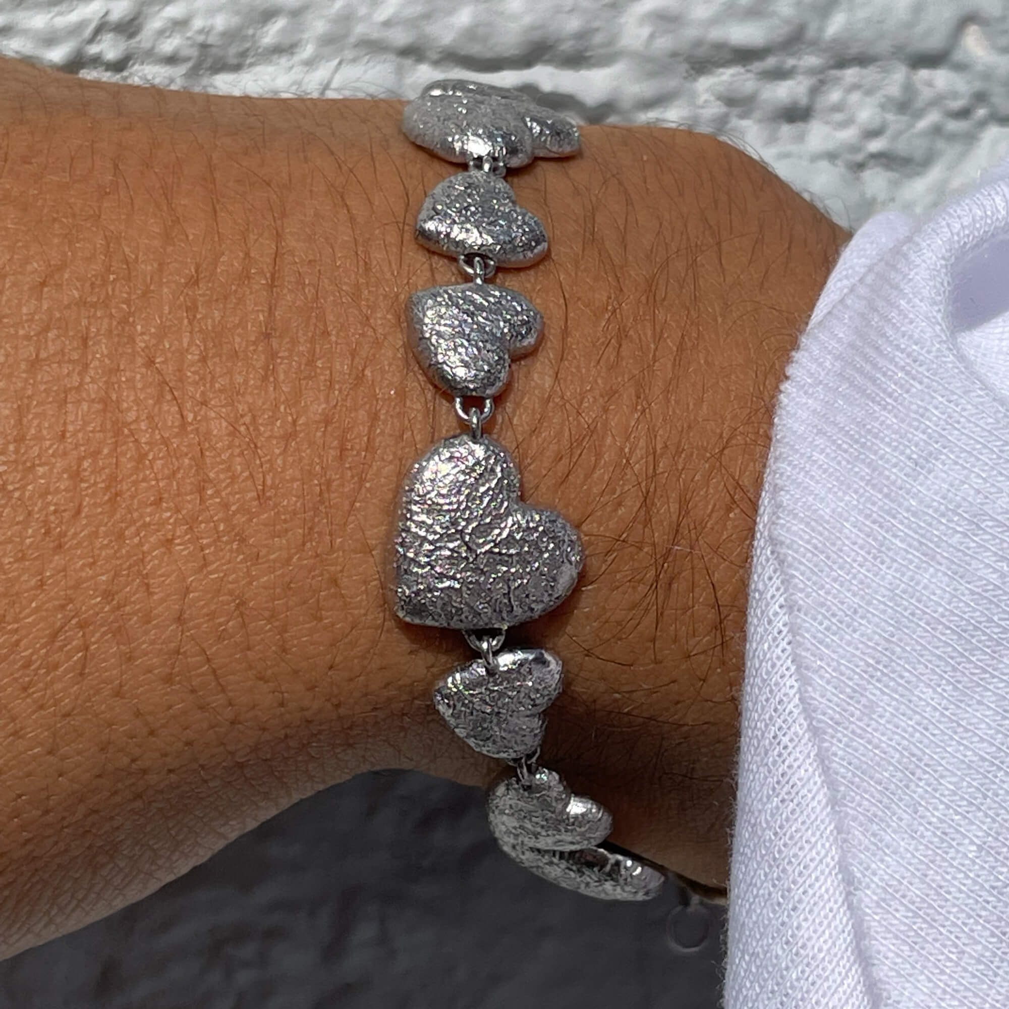 Zilveren armband met meerdere hartjes