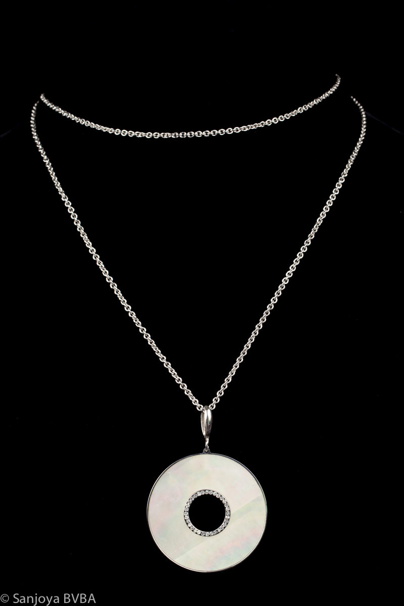 Silver chain with mother of pearl disc pendant