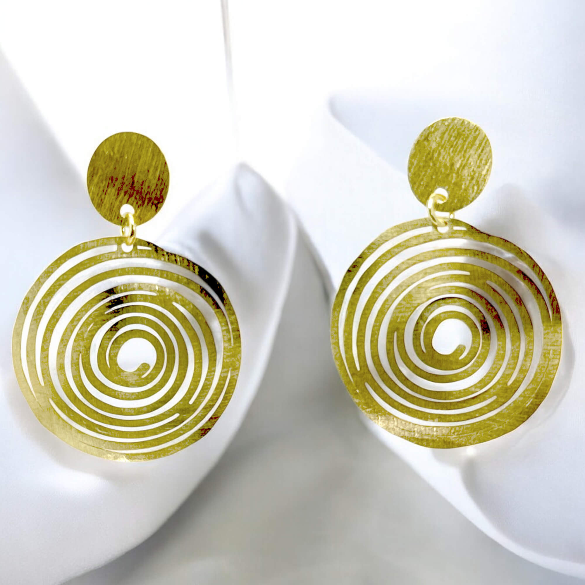 Circular gold plated earrings