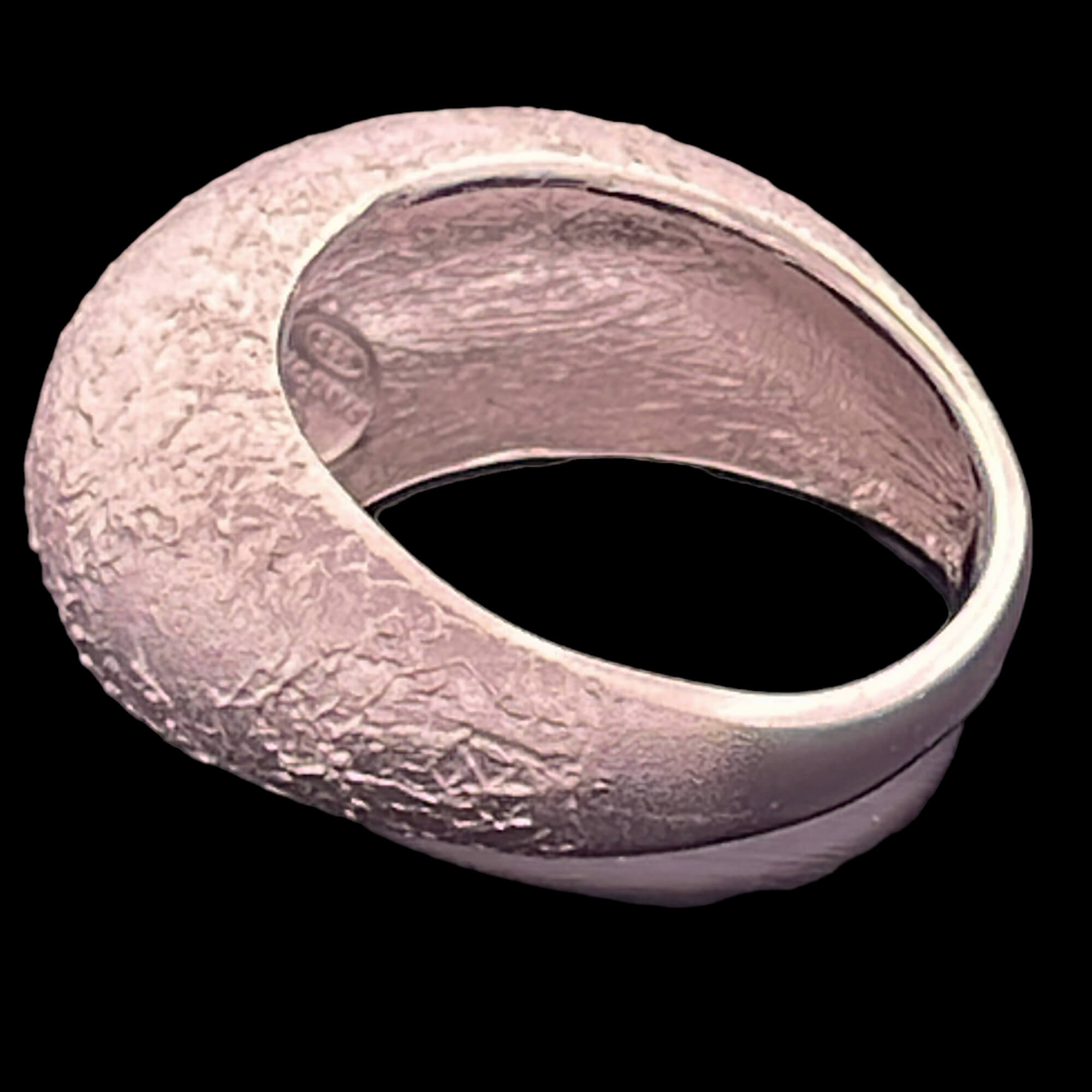 Bewerkte zilveren en matte ring