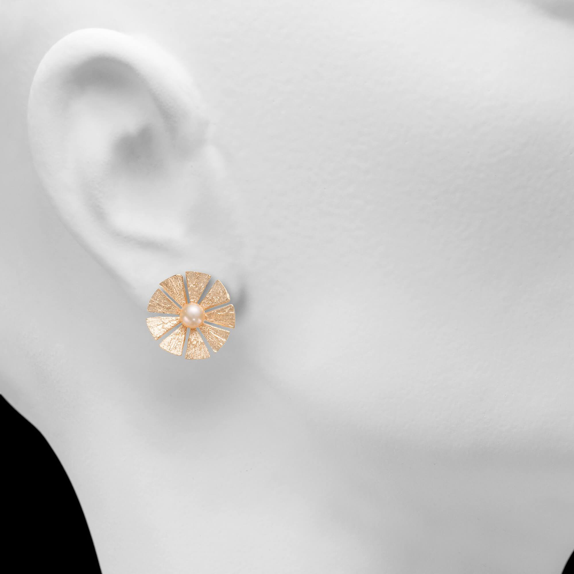 Edited gold-plated earrings with a pearl, small