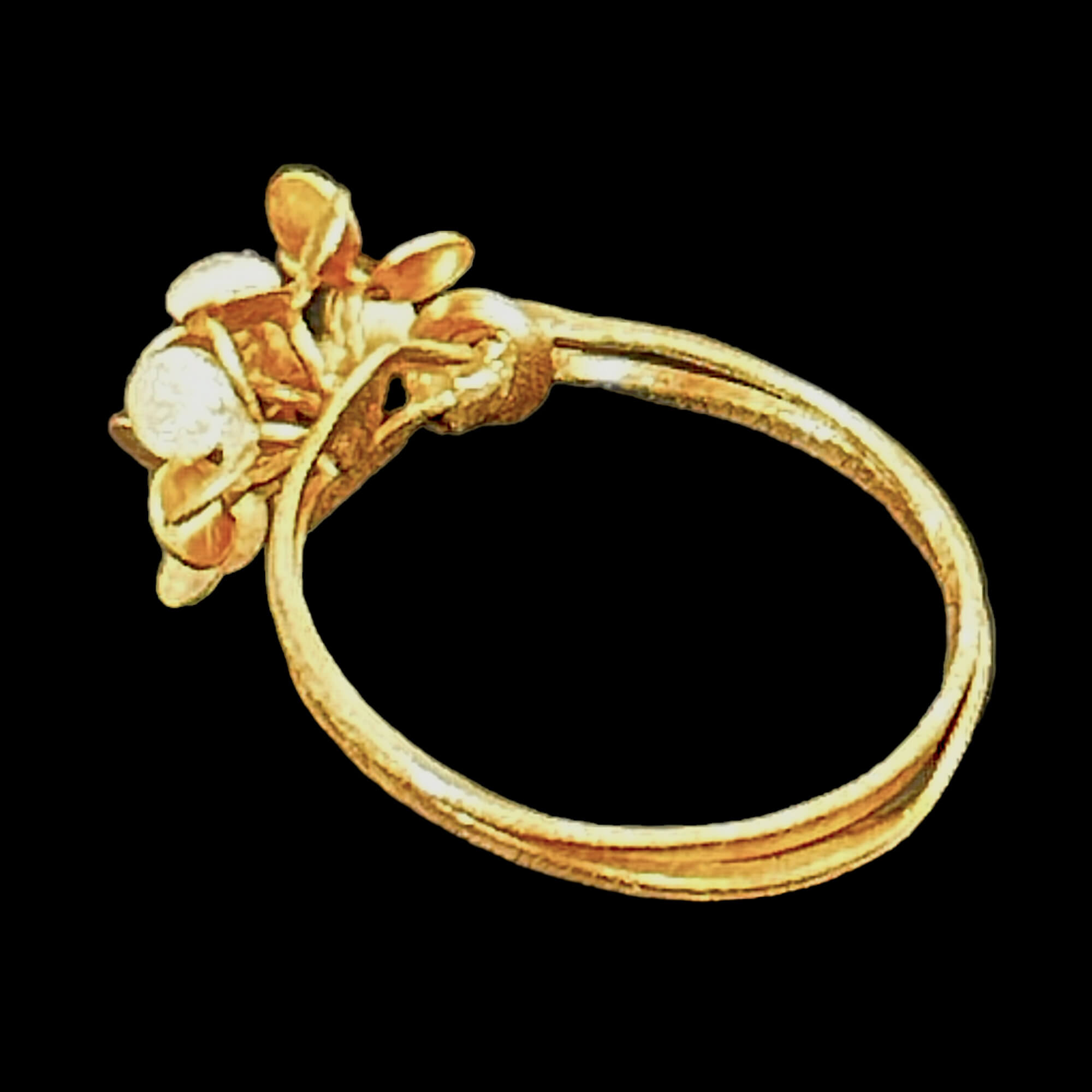 Verfijnde gouden bloemring van 18kt met een diamantje